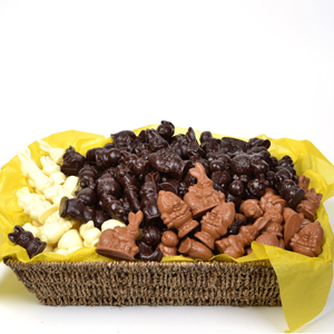 Reuze paasmand 4.5 kg Callebaut lekkers op kantoor bezorgen als paasgeschenk met Belgische Callebaut chocolade 